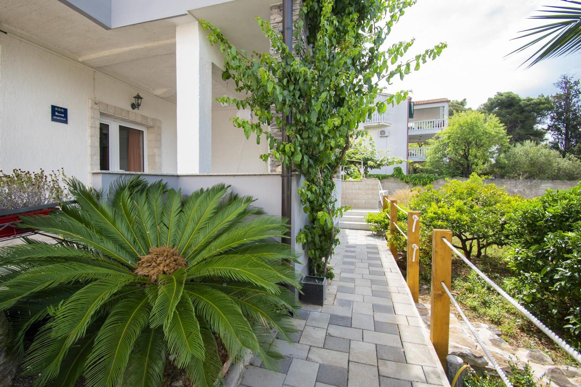 Apartments Alisa Brodarica  Oda fotoğraf